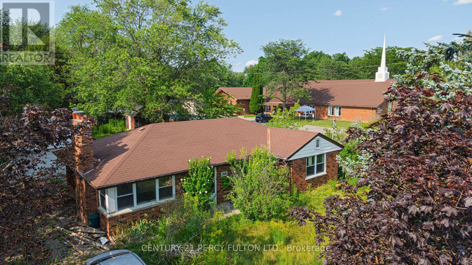 1910 ROSSLAND ROAD E - 22