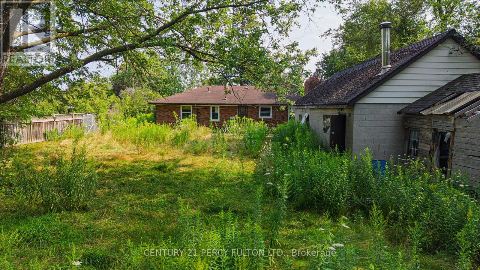 1910 ROSSLAND ROAD E - Image 25