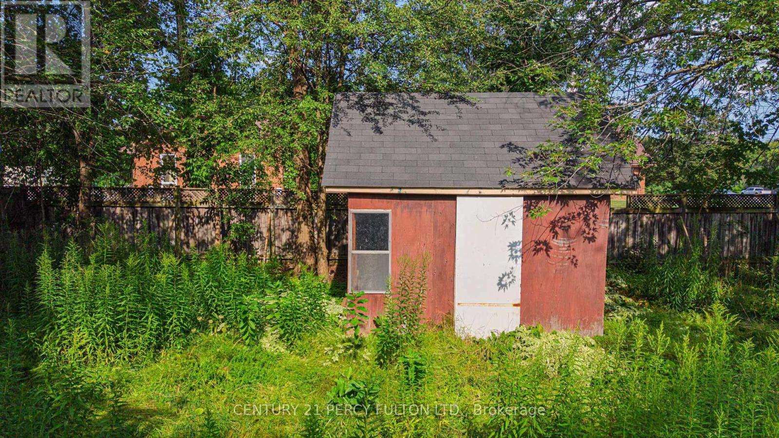 1910 ROSSLAND ROAD E - 26