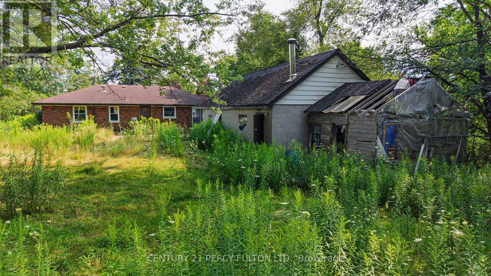 1910 ROSSLAND ROAD E - 27