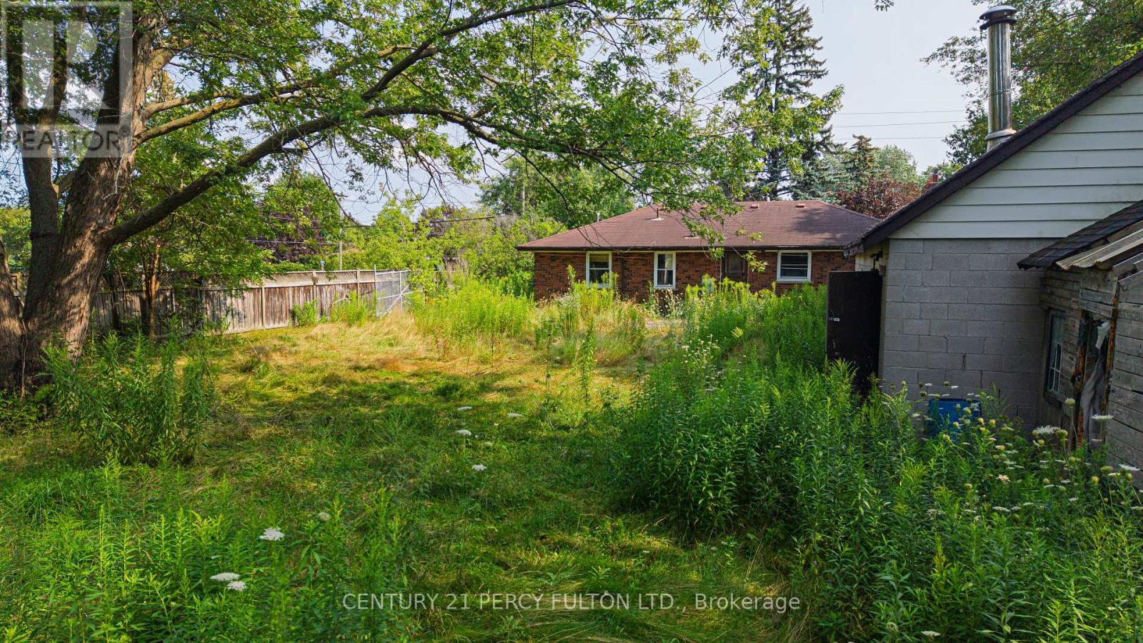 1910 ROSSLAND ROAD E - 28