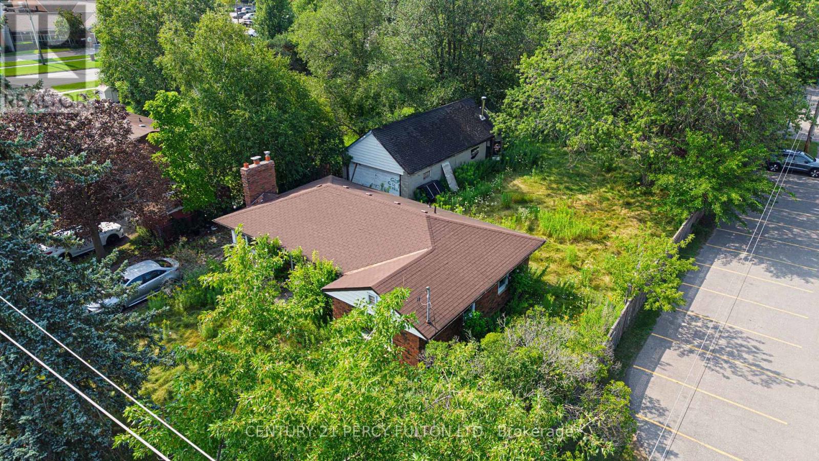 1910 ROSSLAND ROAD E - 29