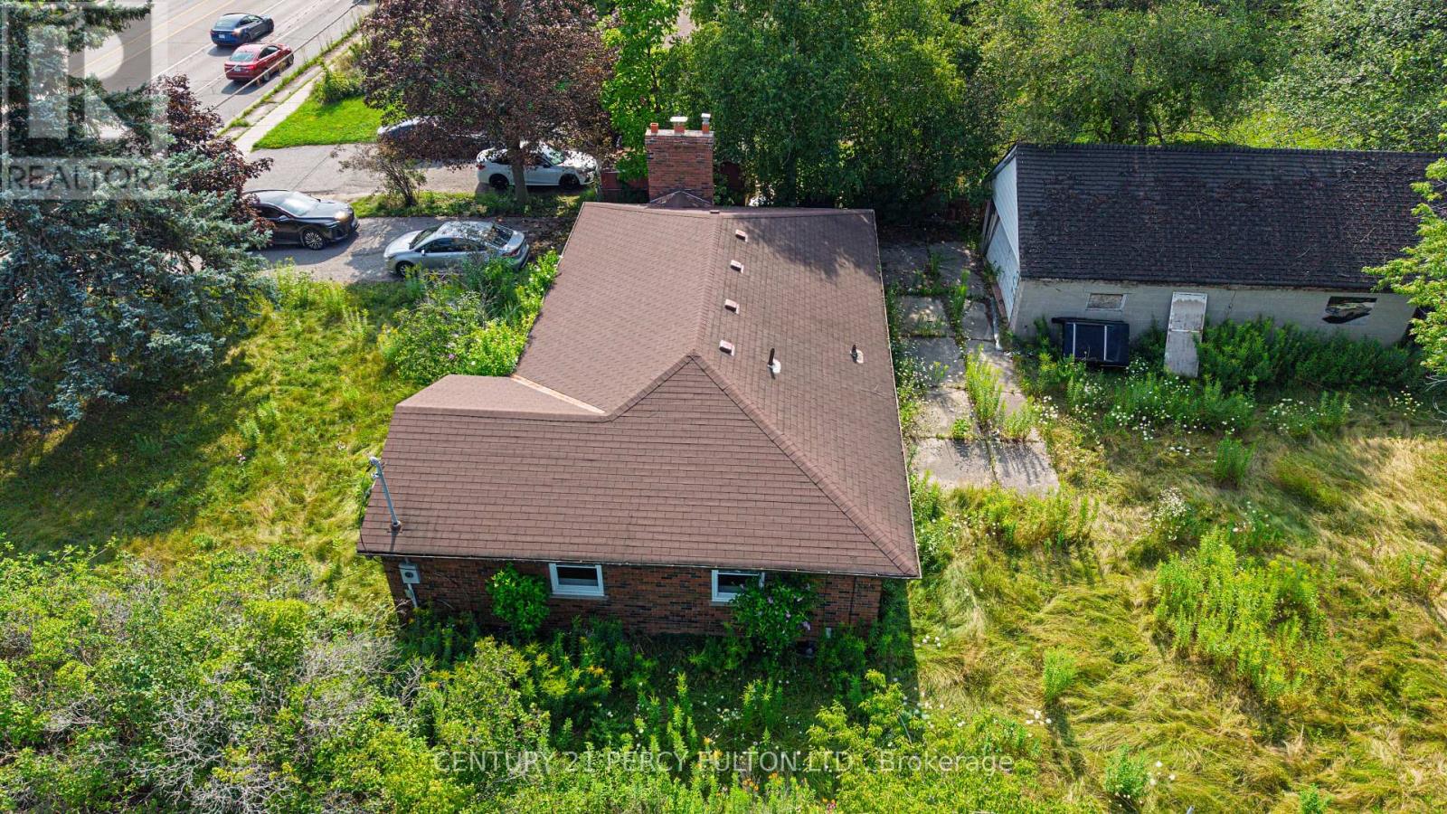 1910 ROSSLAND ROAD E - 30