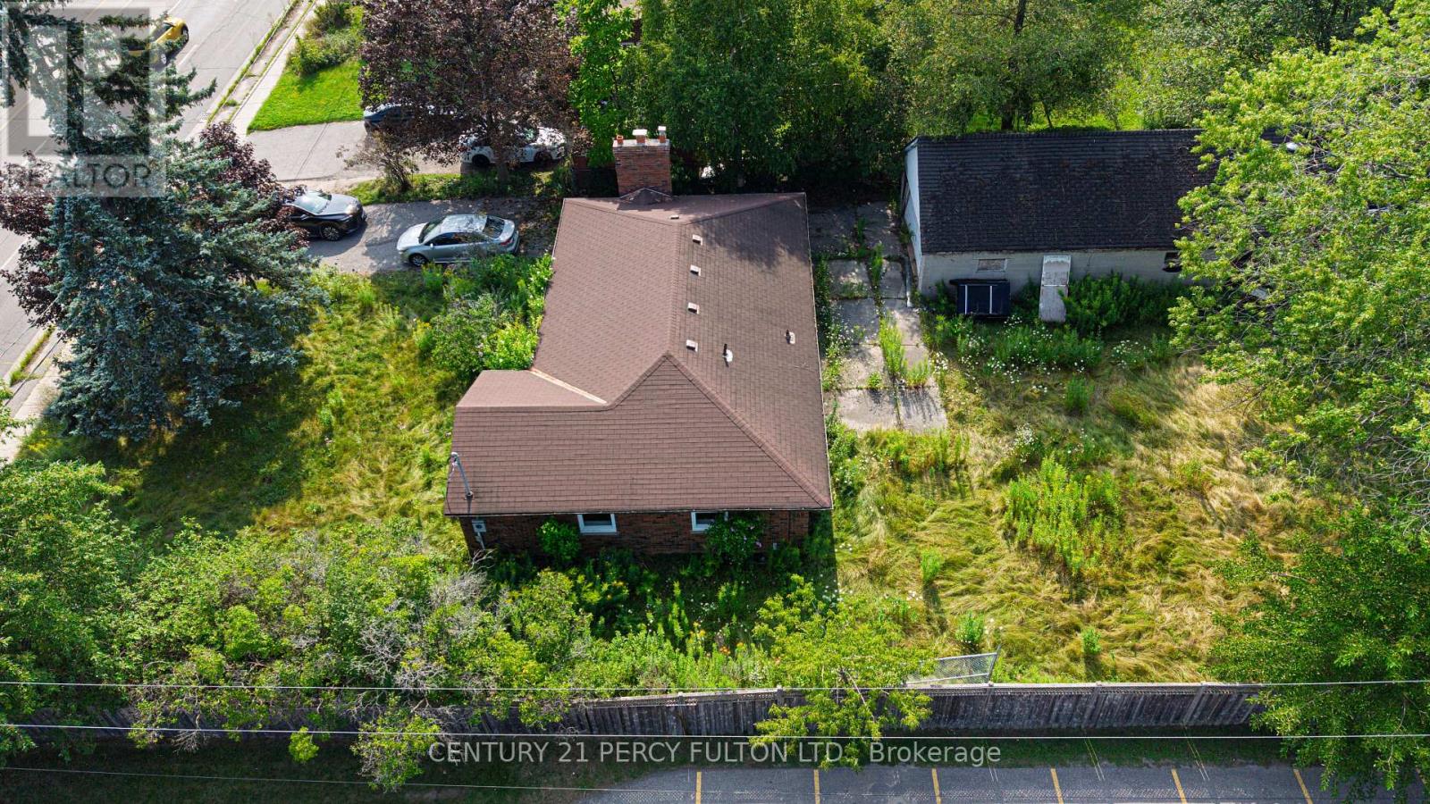 1910 ROSSLAND ROAD E - 31