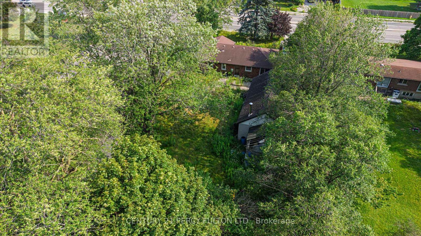 1910 ROSSLAND ROAD E - 32