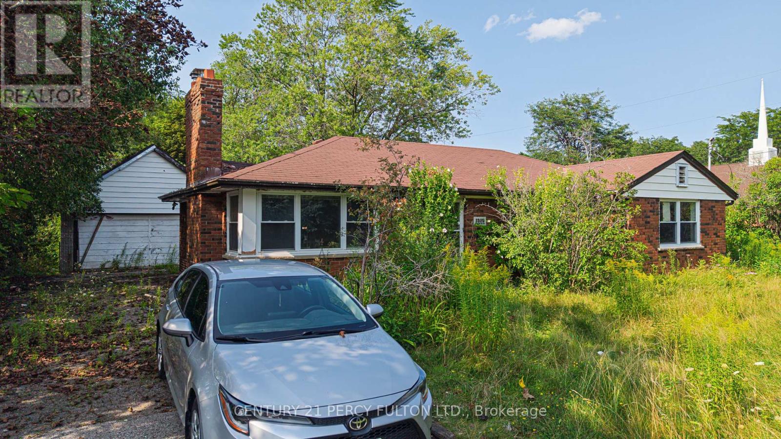 1910 ROSSLAND ROAD E - Image 34