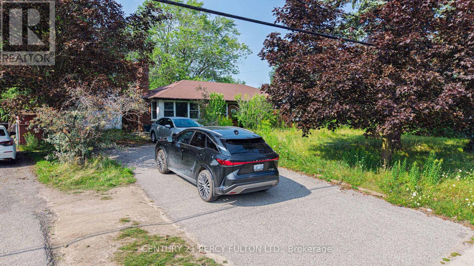 1910 ROSSLAND ROAD E - 37