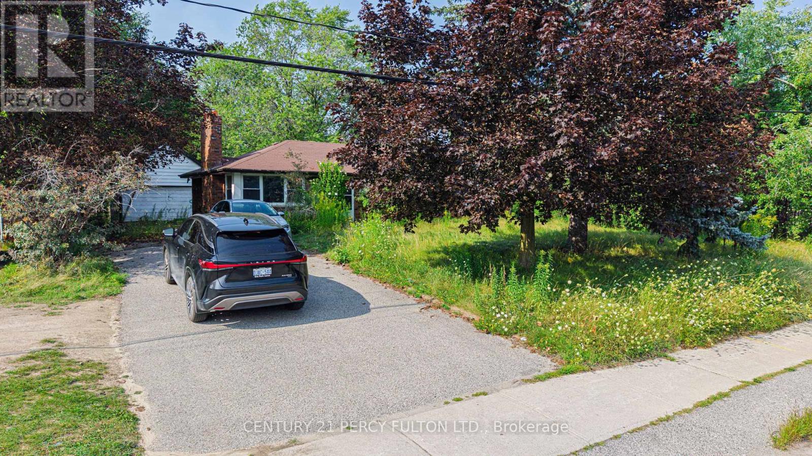 1910 ROSSLAND ROAD E - 38