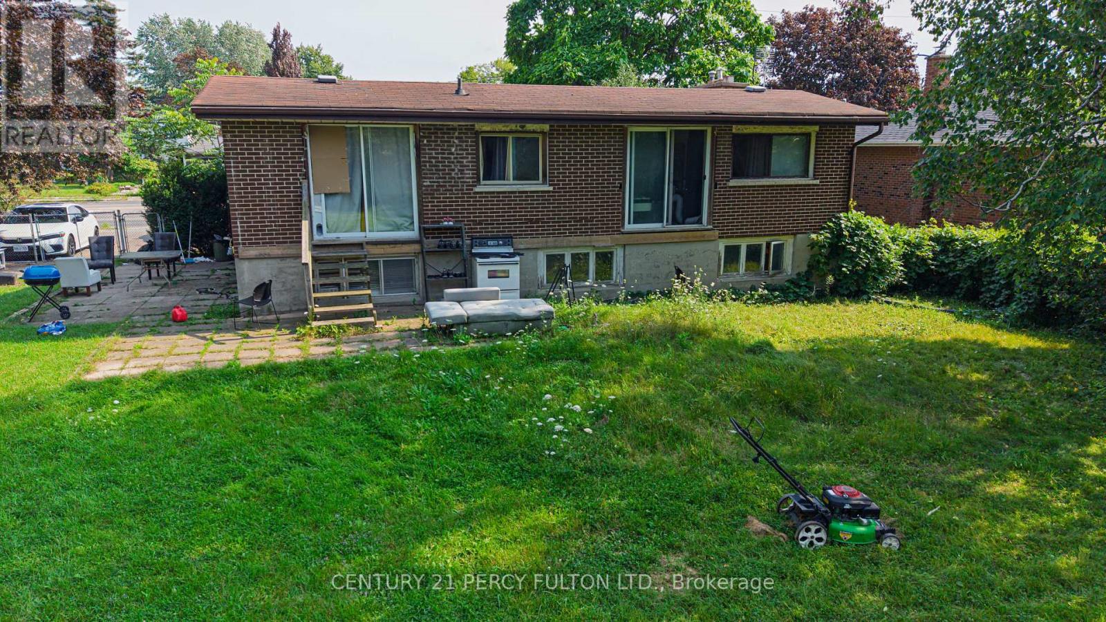1906 ROSSLAND ROAD E - Image 24