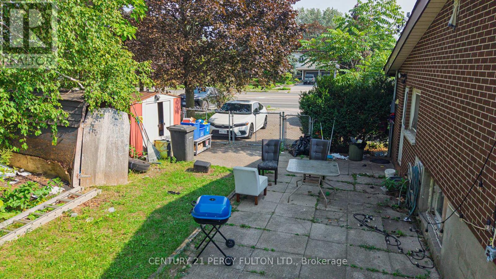 1906 ROSSLAND ROAD E - 25