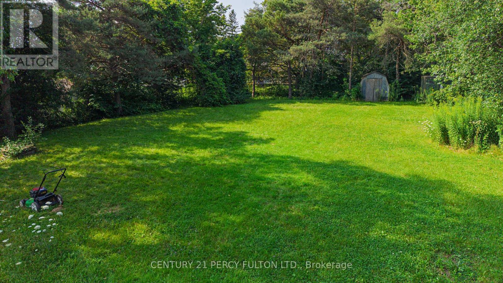 1906 ROSSLAND ROAD E - 26