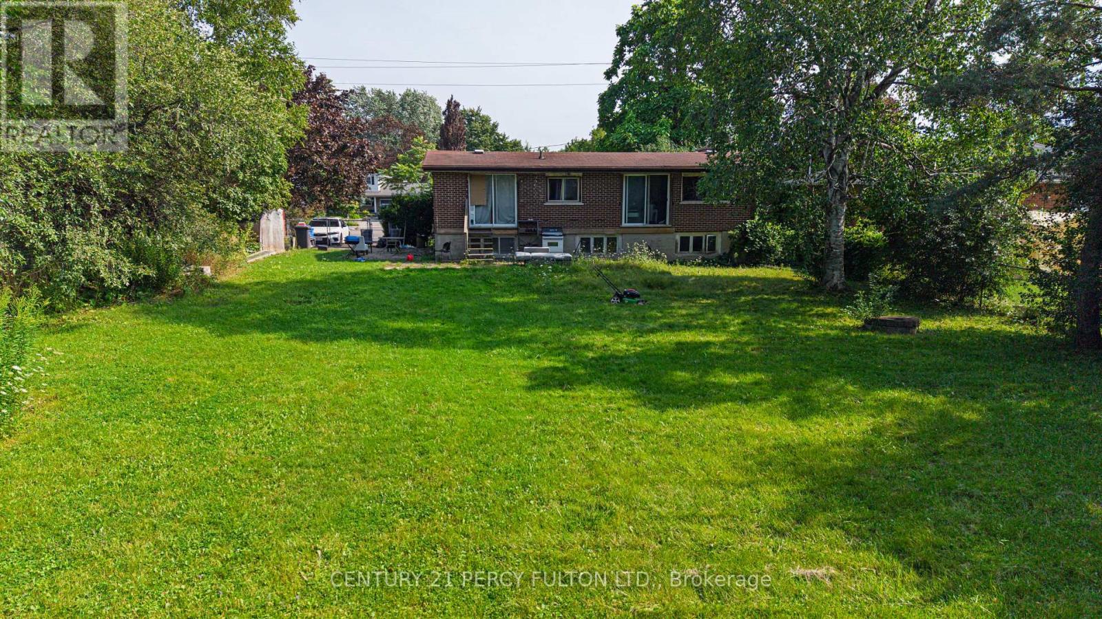 1906 ROSSLAND ROAD E - 28