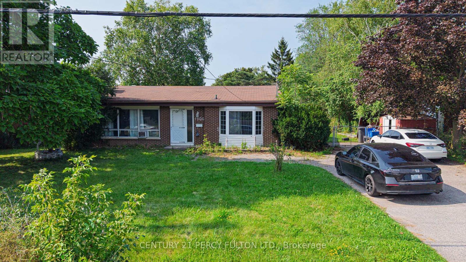 1906 ROSSLAND ROAD E - 30