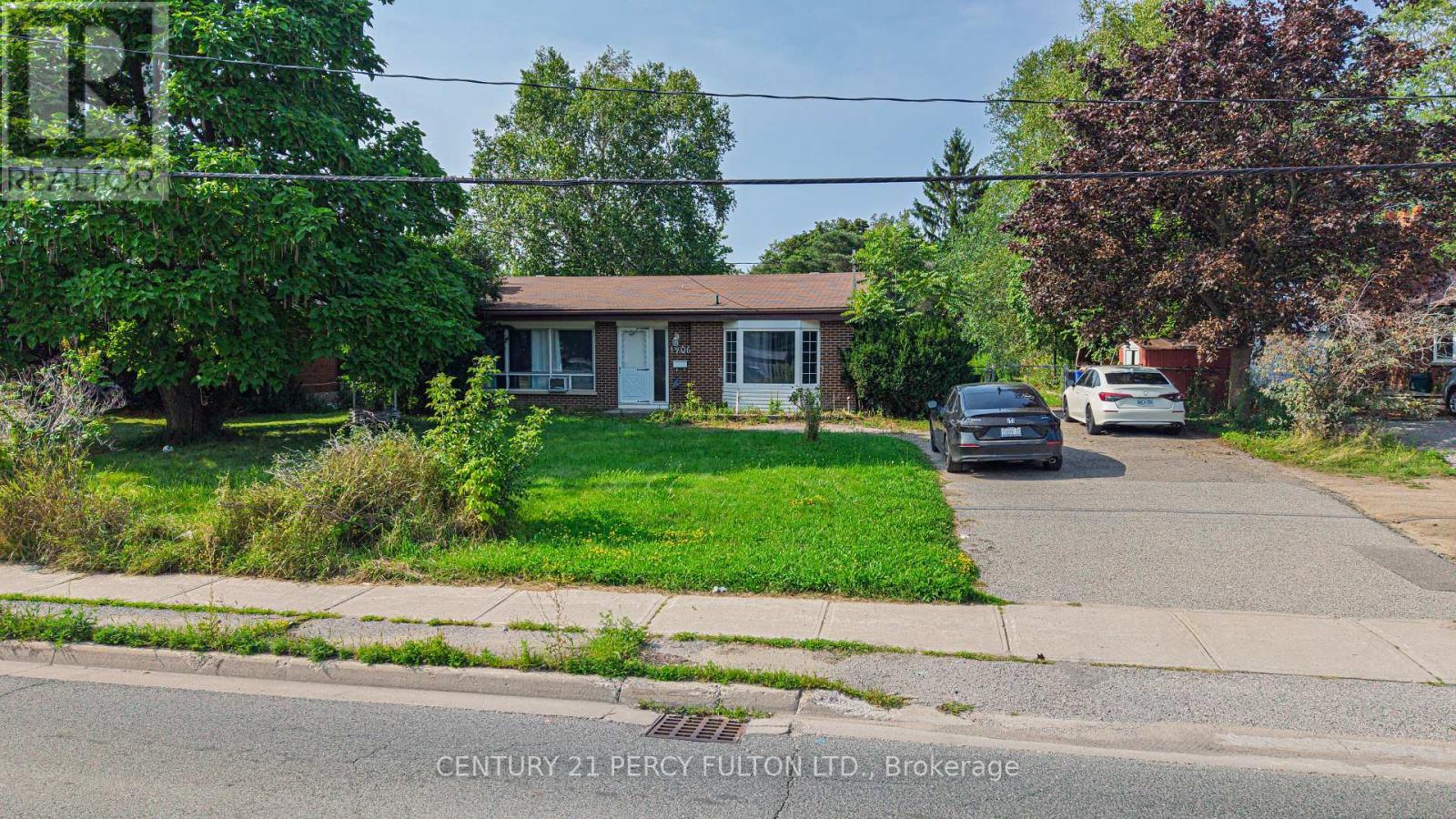1906 ROSSLAND ROAD E - 32