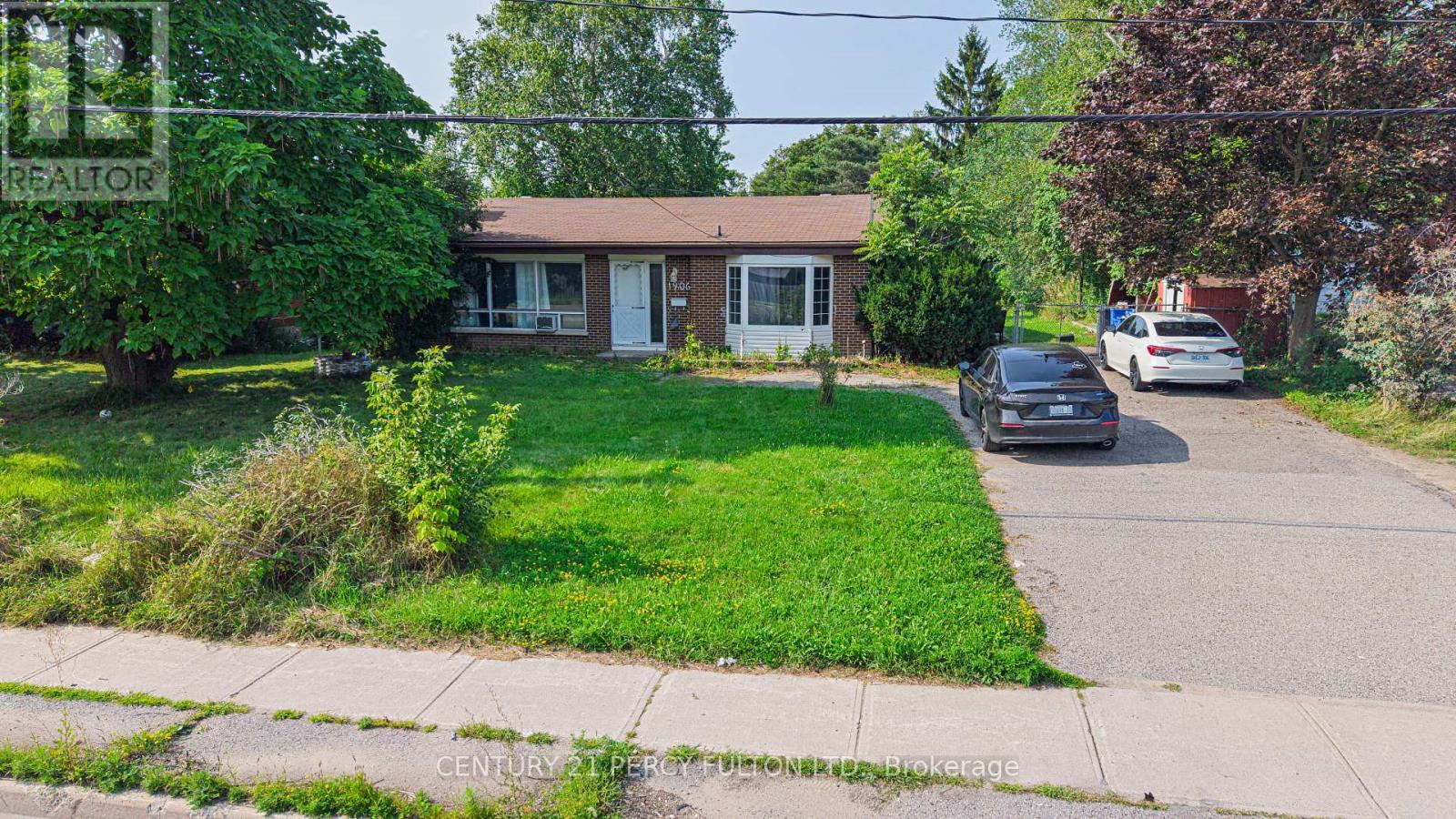 1906 ROSSLAND ROAD E - 33