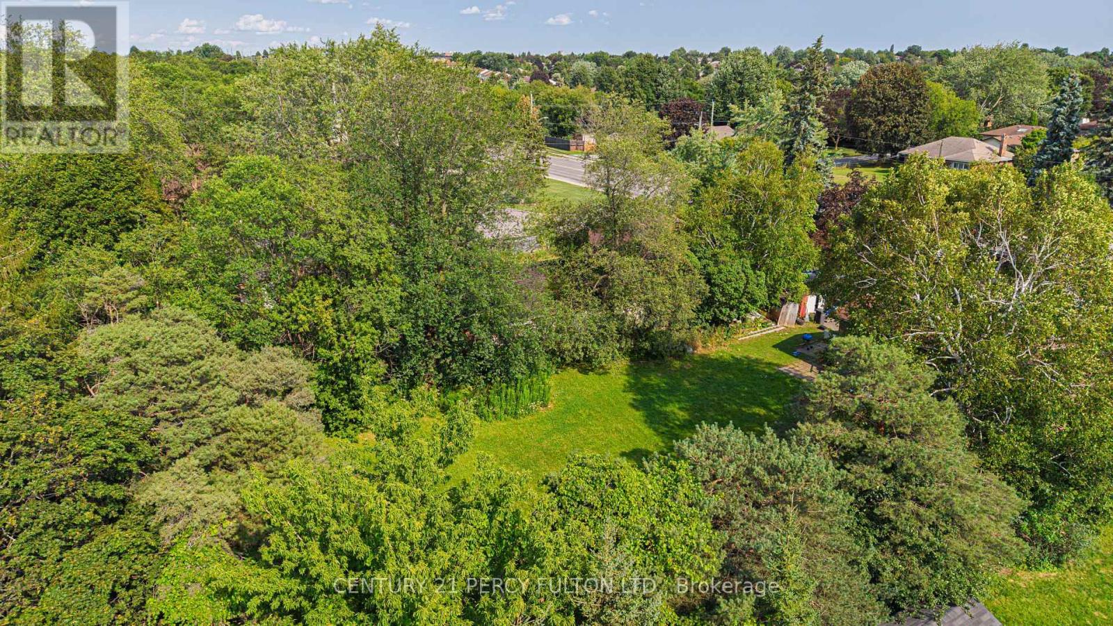 1906 ROSSLAND ROAD E - 34