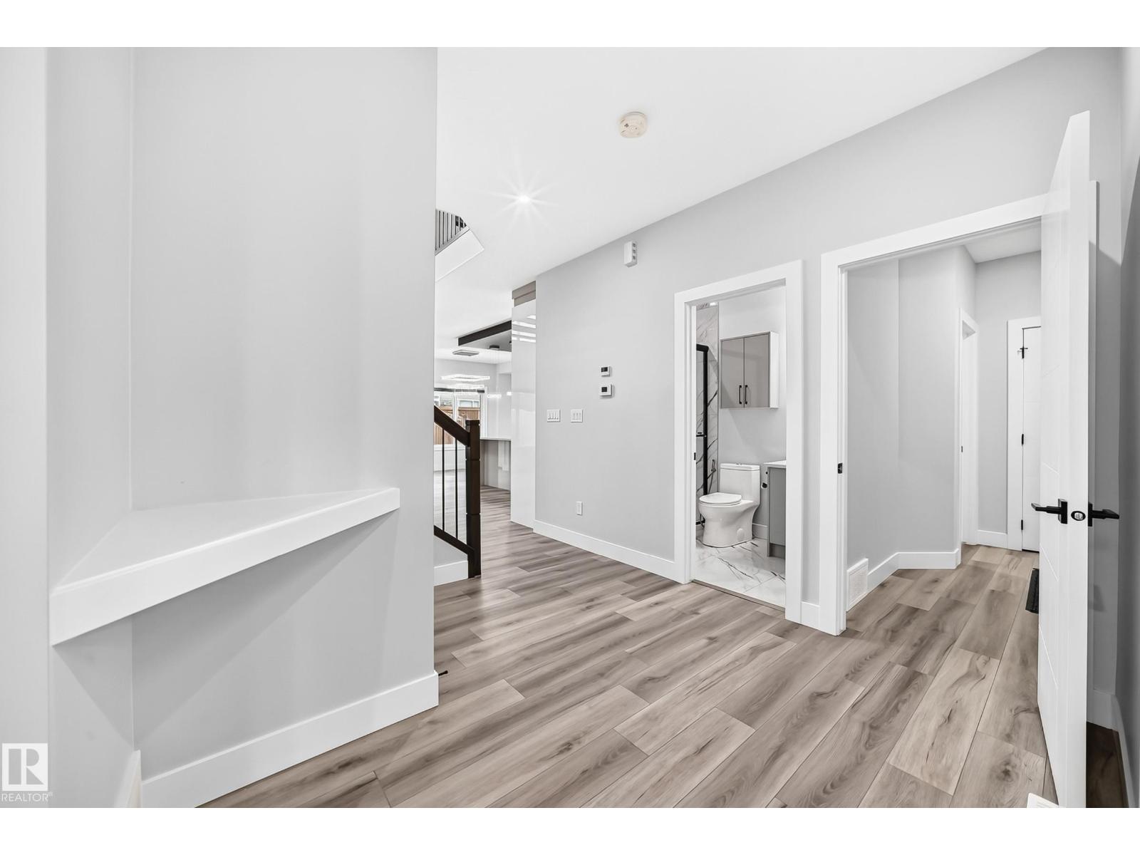 3207 160 ST SW - 5