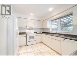 Kitchen - 1311 Greenridge Circle, Oakville, ON L6M2J8 Photo 7