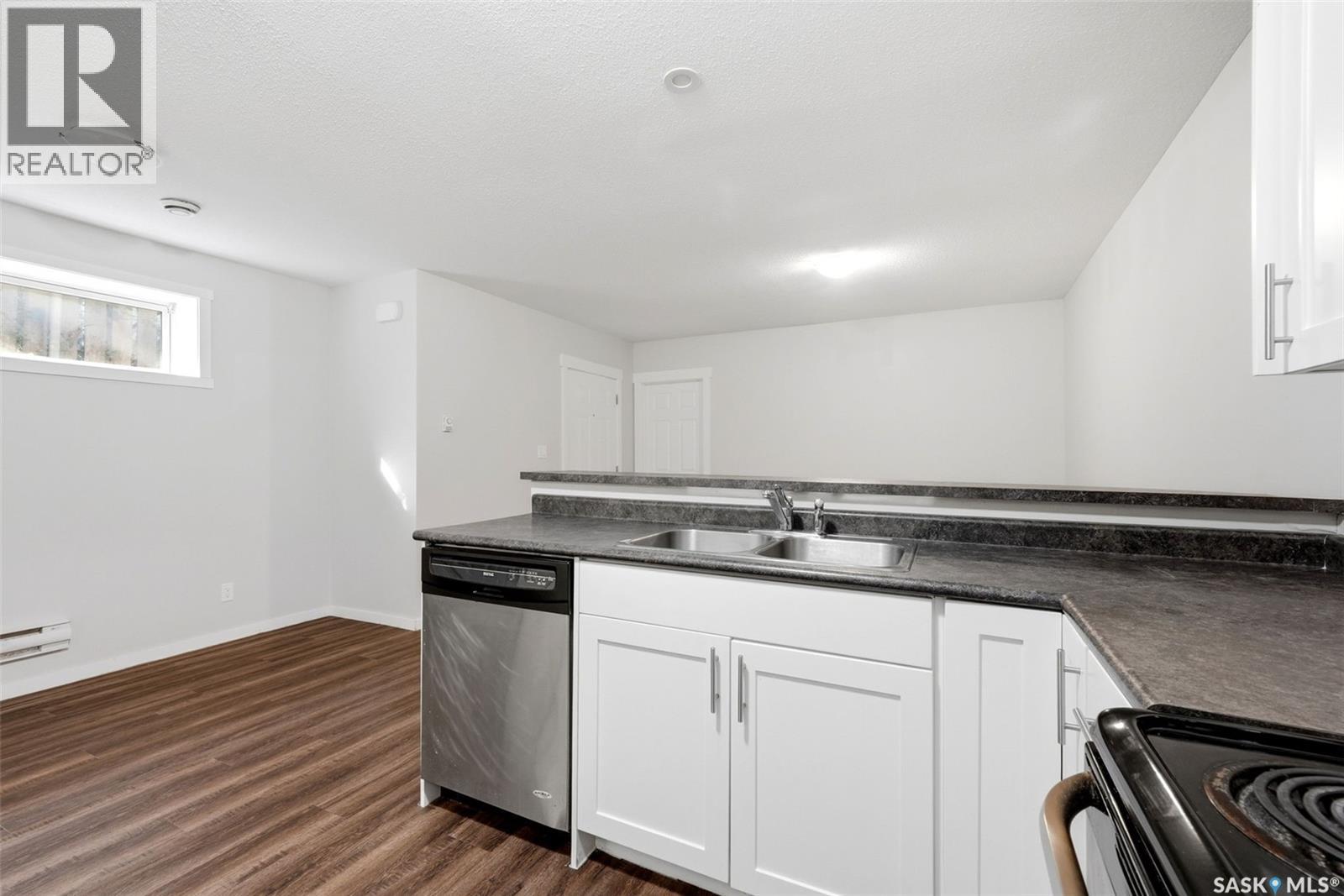 1752 York STREET - Image 29