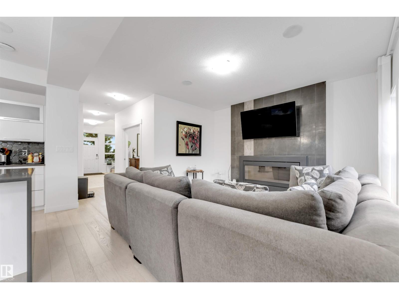 718 CHARLESWORTH WY SW - 11