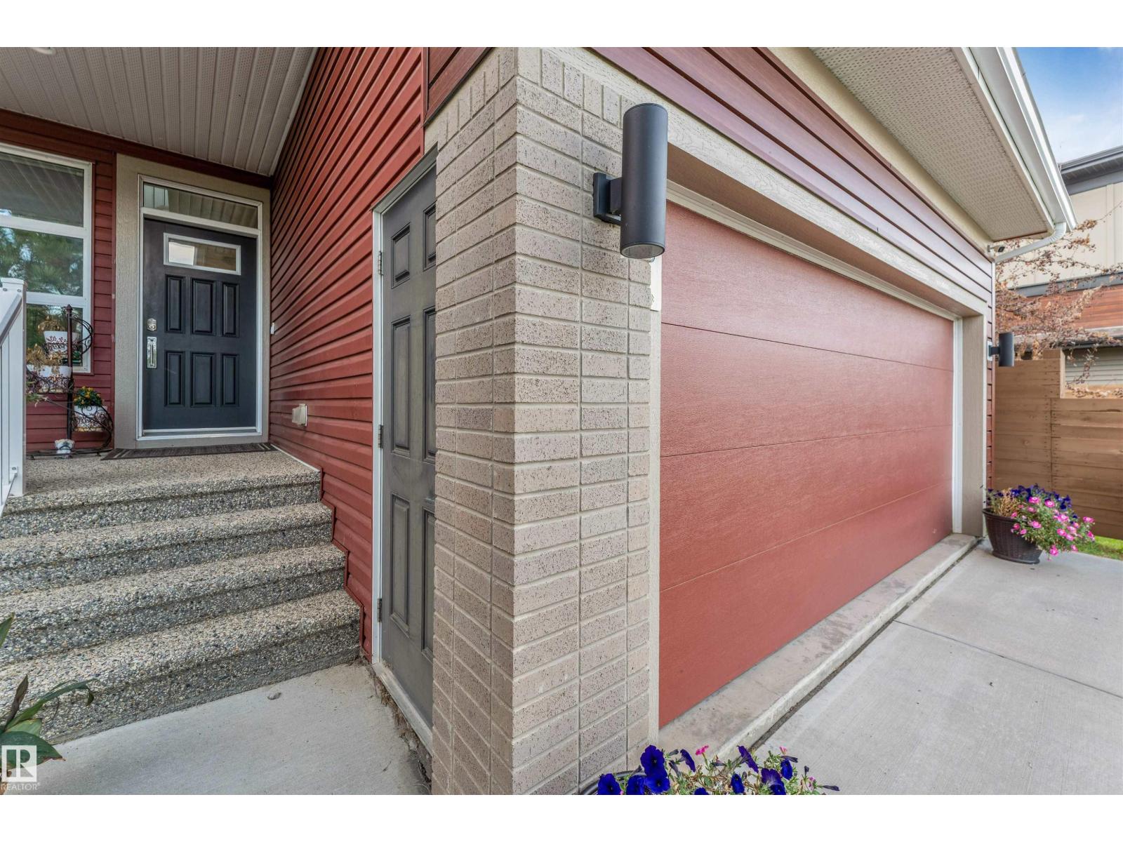 718 CHARLESWORTH WY SW - 5