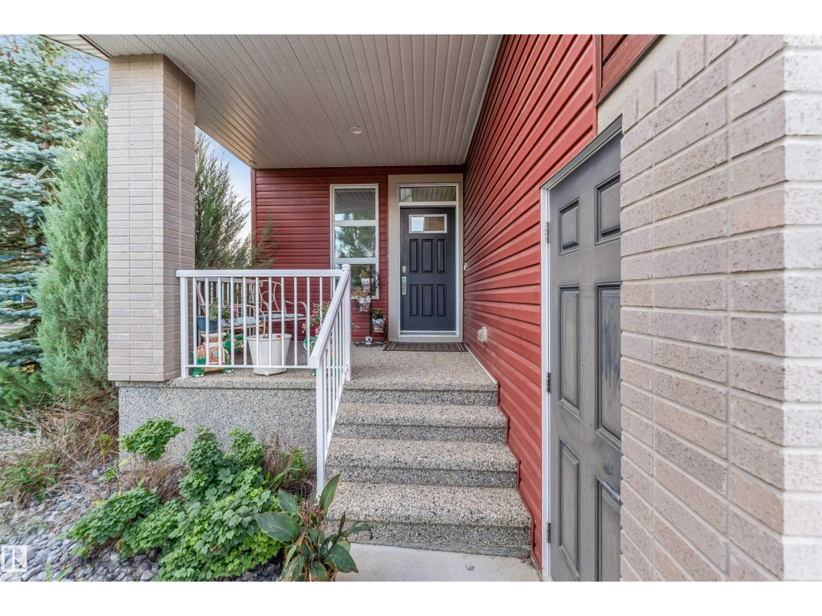 718 CHARLESWORTH WY SW - 4