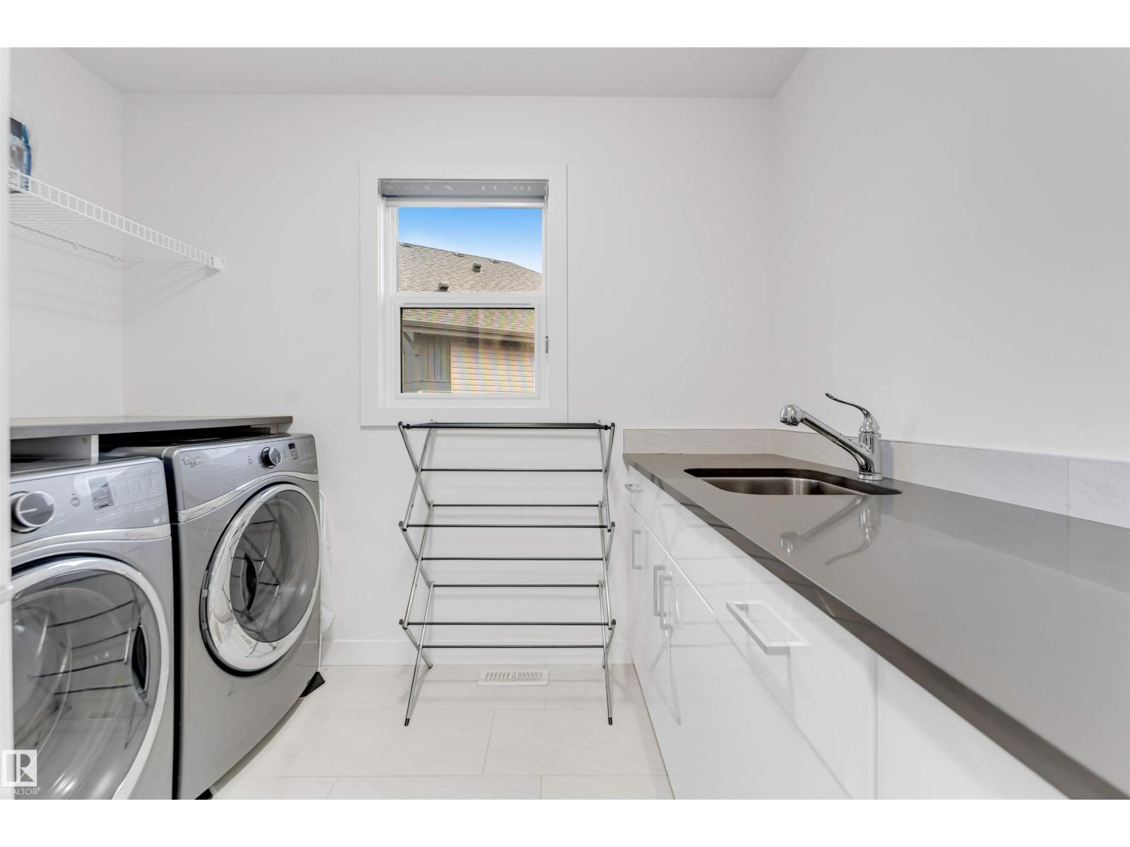 718 CHARLESWORTH WY SW - 45
