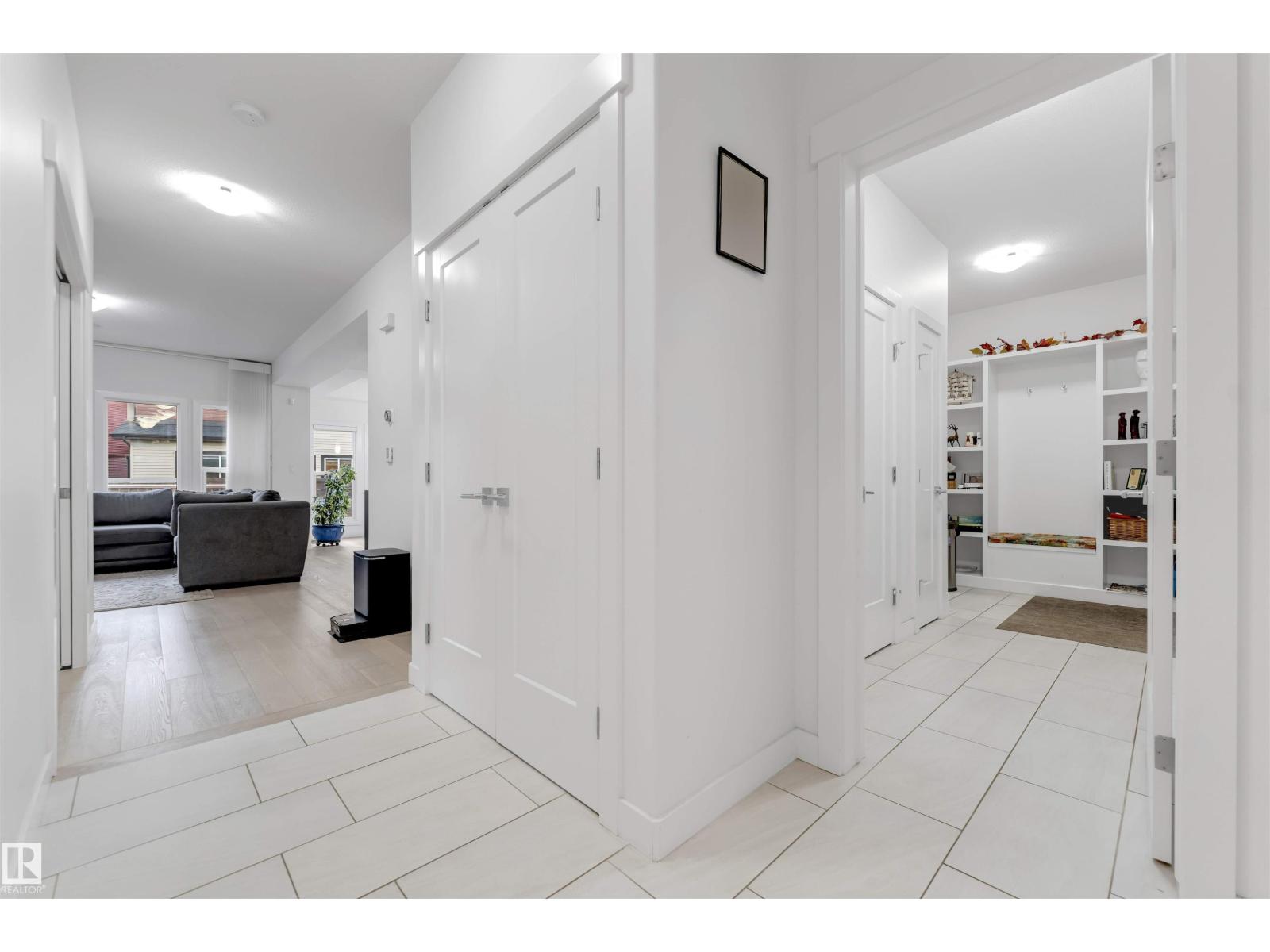 718 CHARLESWORTH WY SW - Image 18
