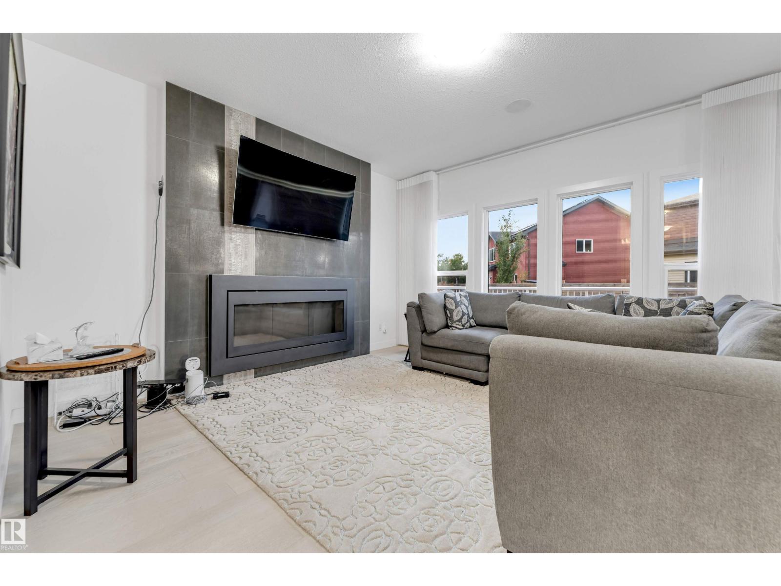 718 CHARLESWORTH WY SW - 17