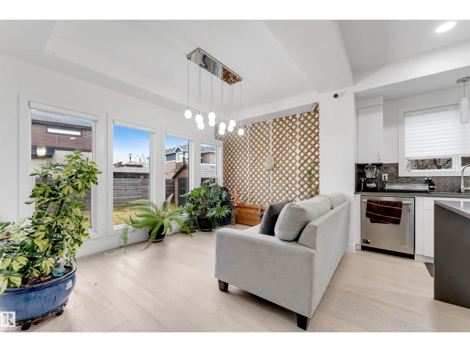 718 CHARLESWORTH WY SW - 21