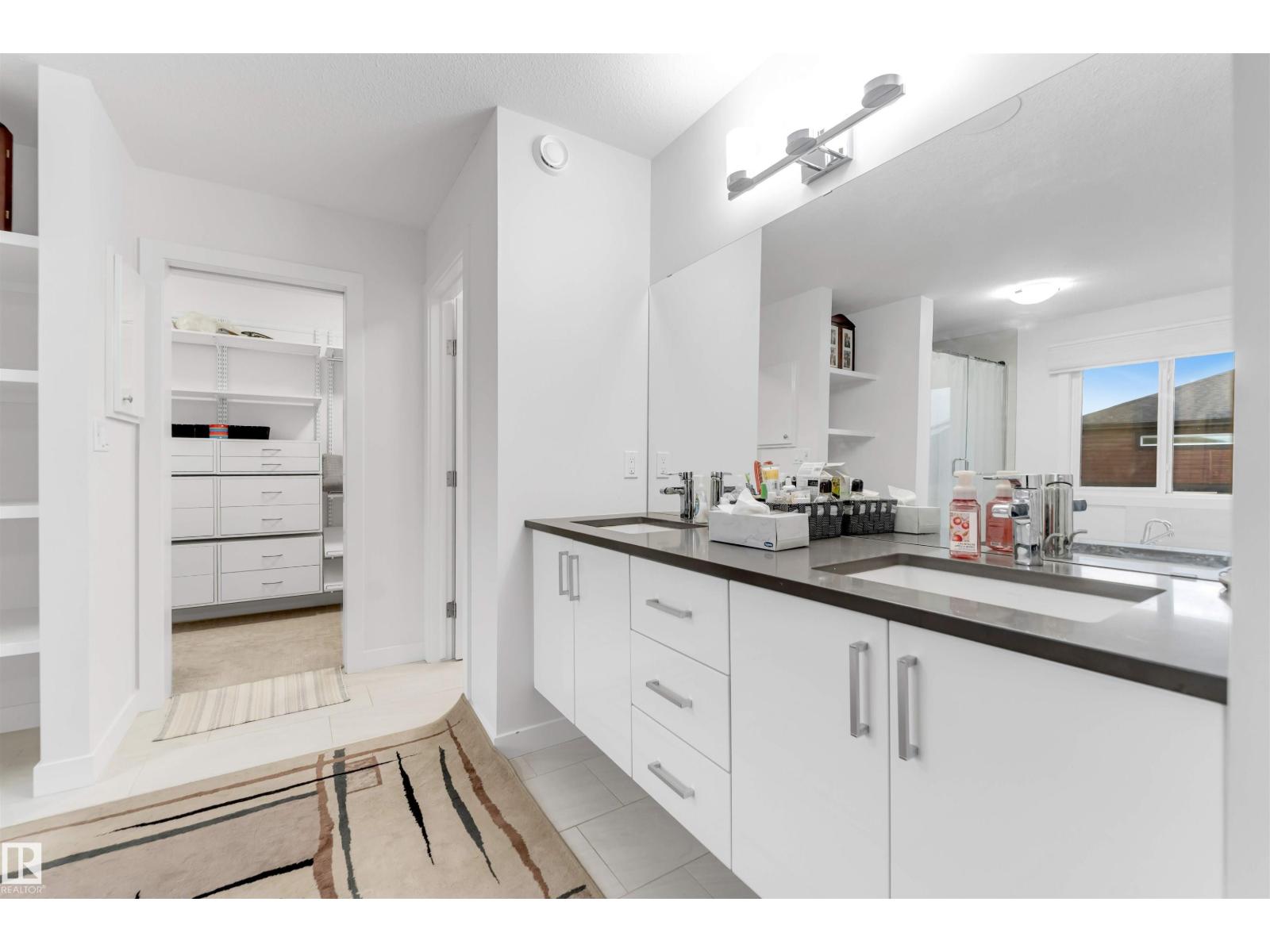 718 CHARLESWORTH WY SW - 33