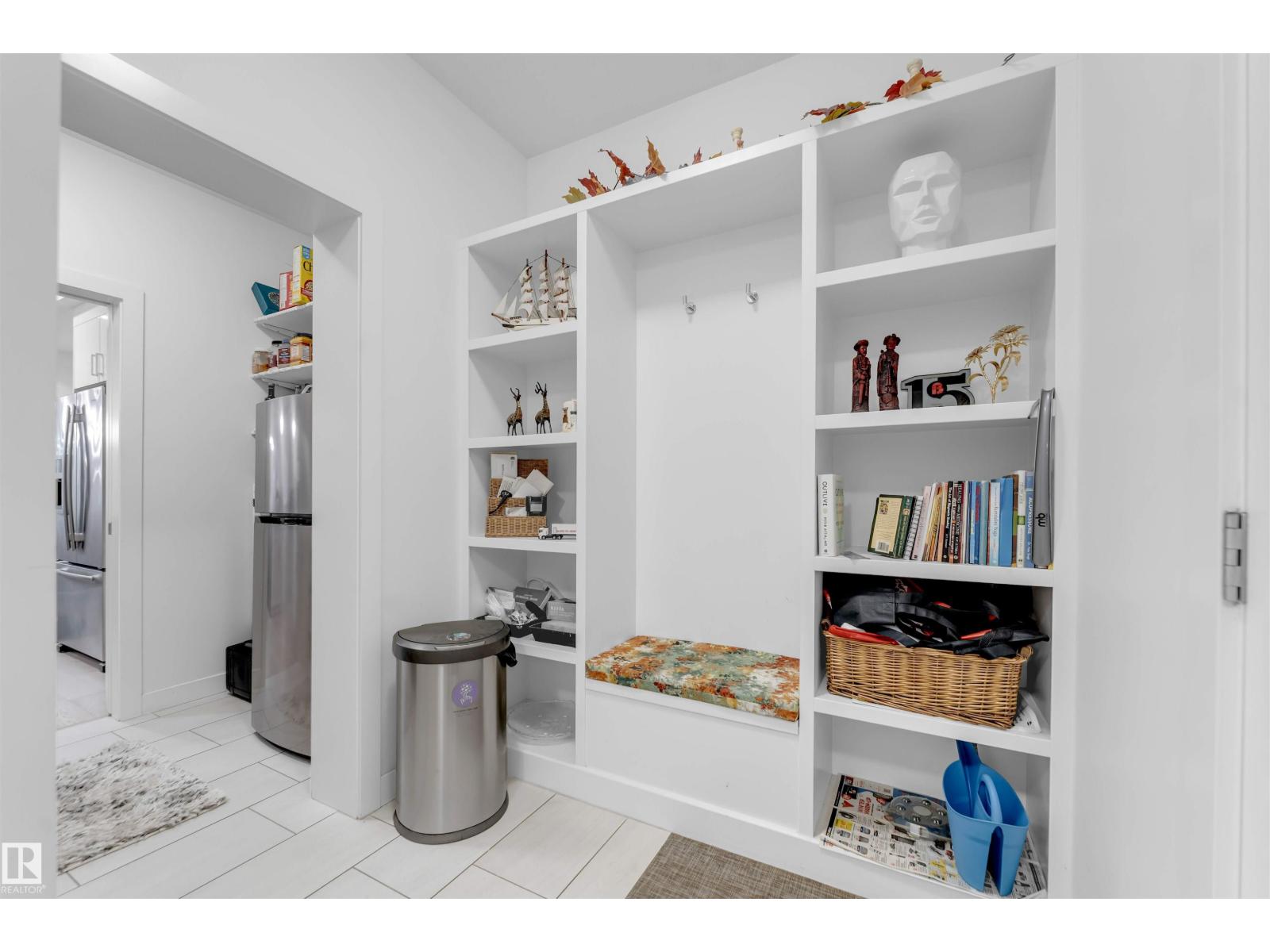 718 CHARLESWORTH WY SW - 19