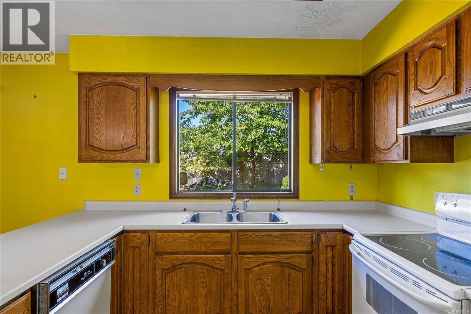 519 Chester Rd, Qualicum Beach — photo 6