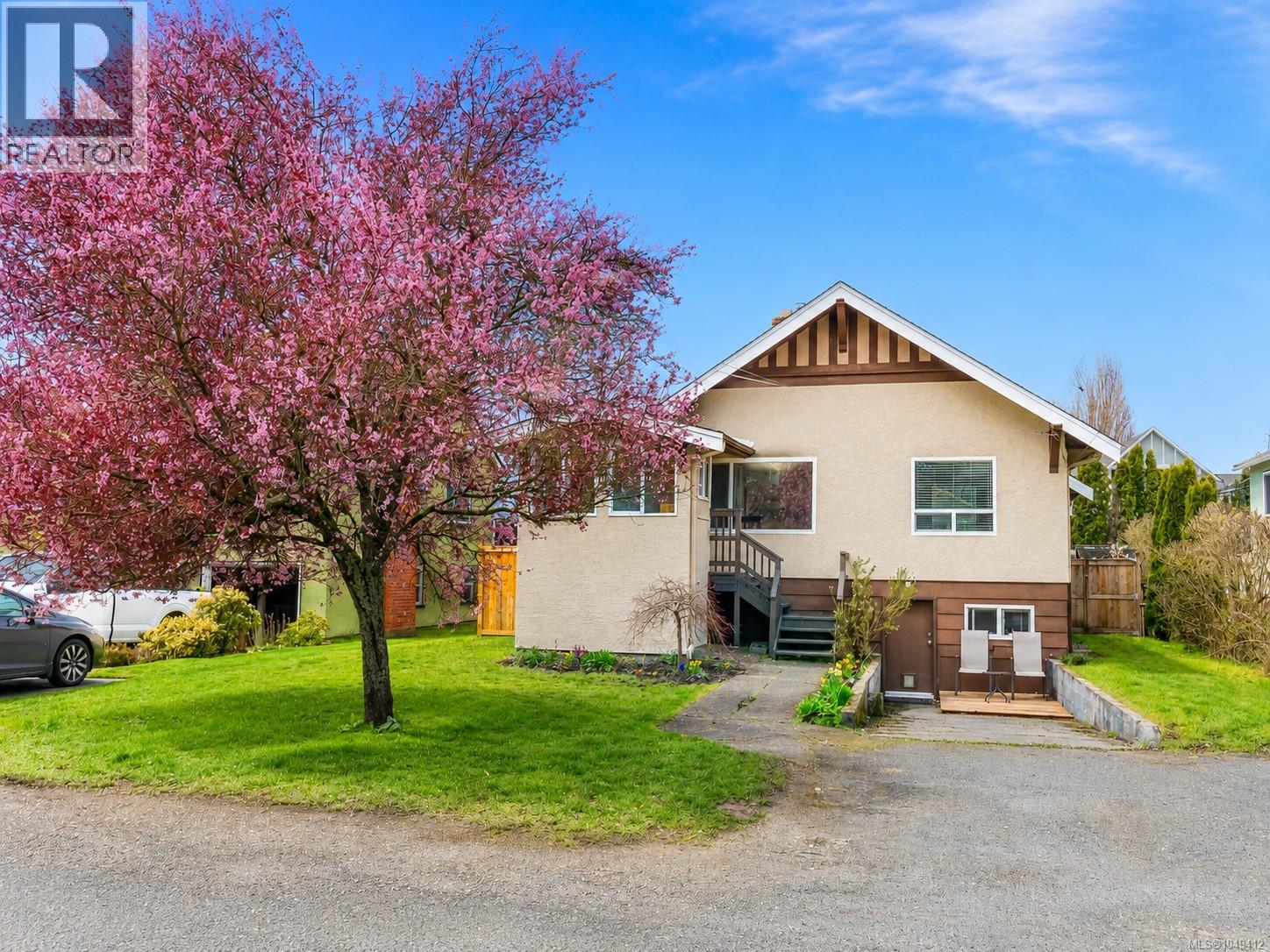 3074 Earl Grey St - 1