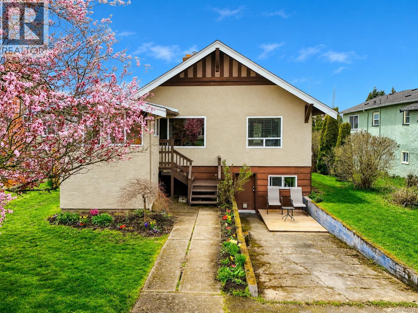 3074 Earl Grey St - 2