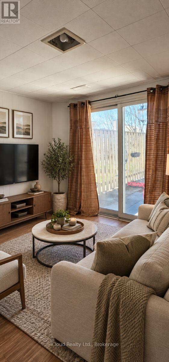 #36 36 DAWSON CRESCENT - 25