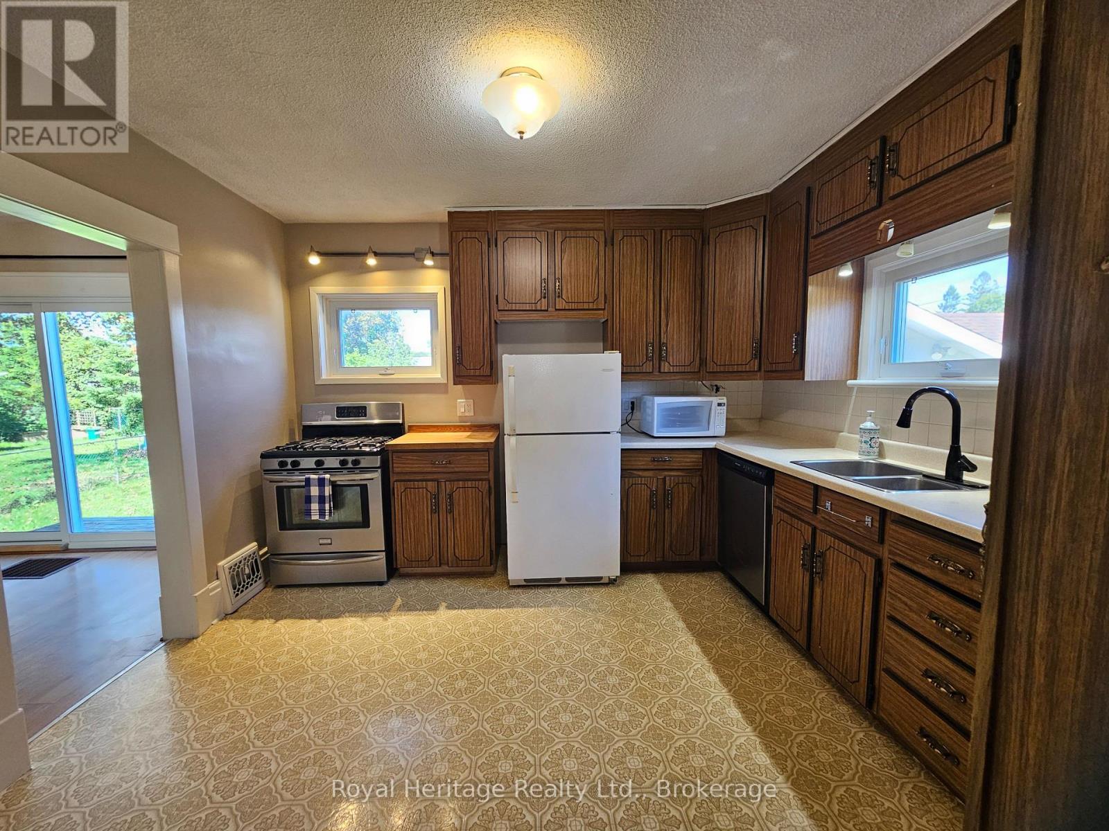 102 CATHARINE STREET, Belleville (Belleville Ward) — photo 5