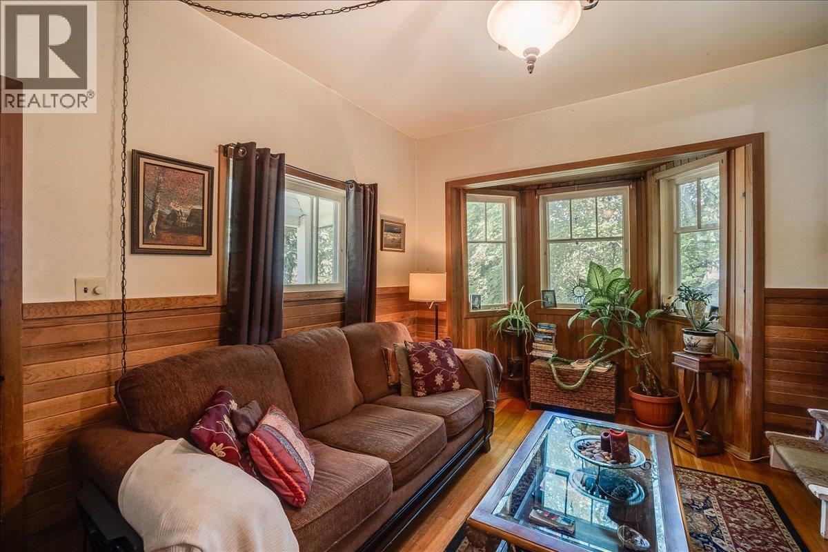 262 2nd Avenue - Image 8