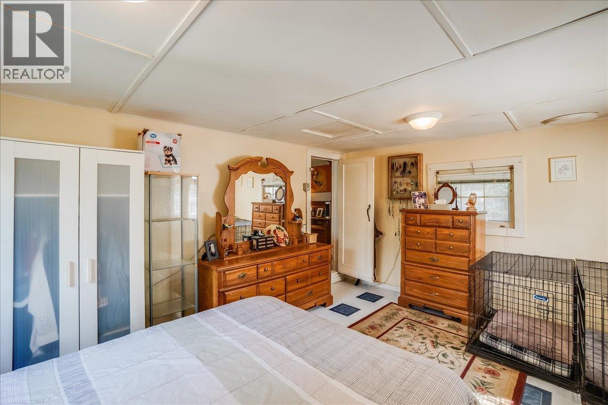 262 2nd Avenue - Image 24
