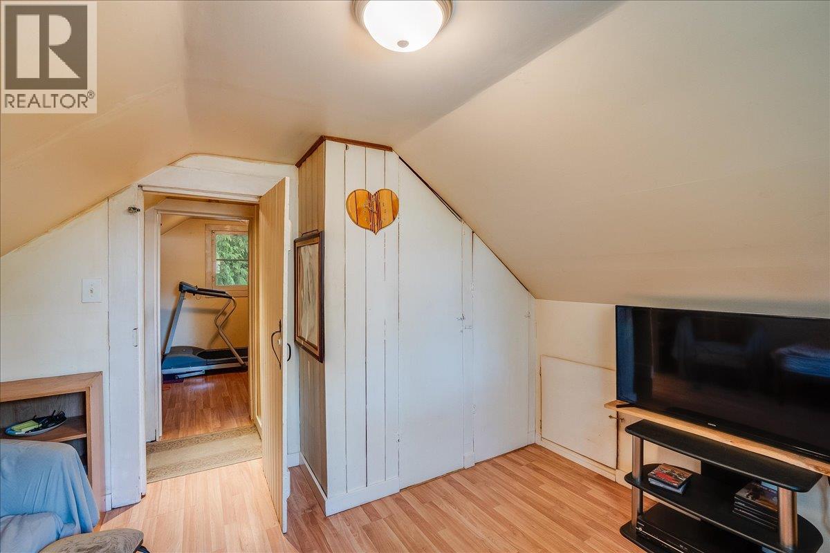 262 2nd Avenue - Image 29