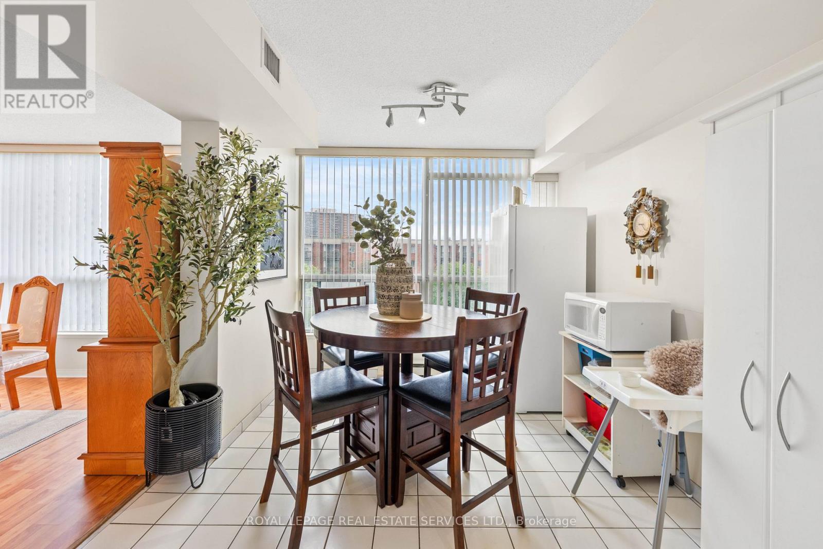 #413 4725 SHEPPARD AVENUE E - 13