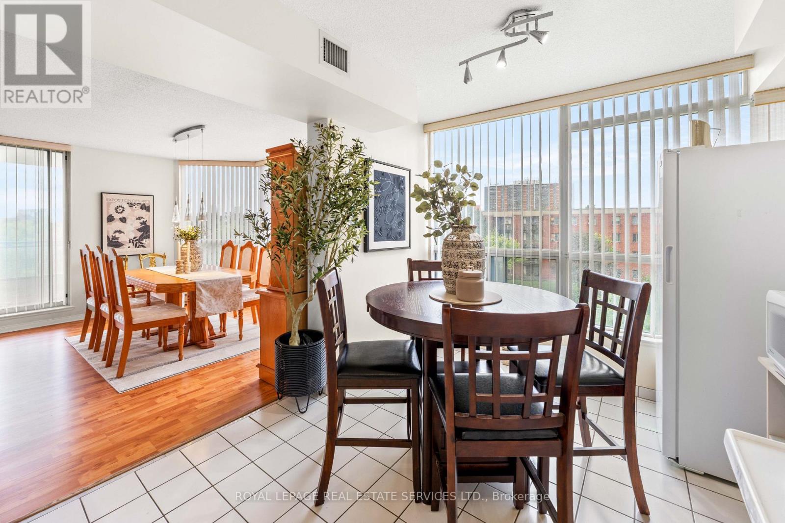 #413 4725 SHEPPARD AVENUE E - 14