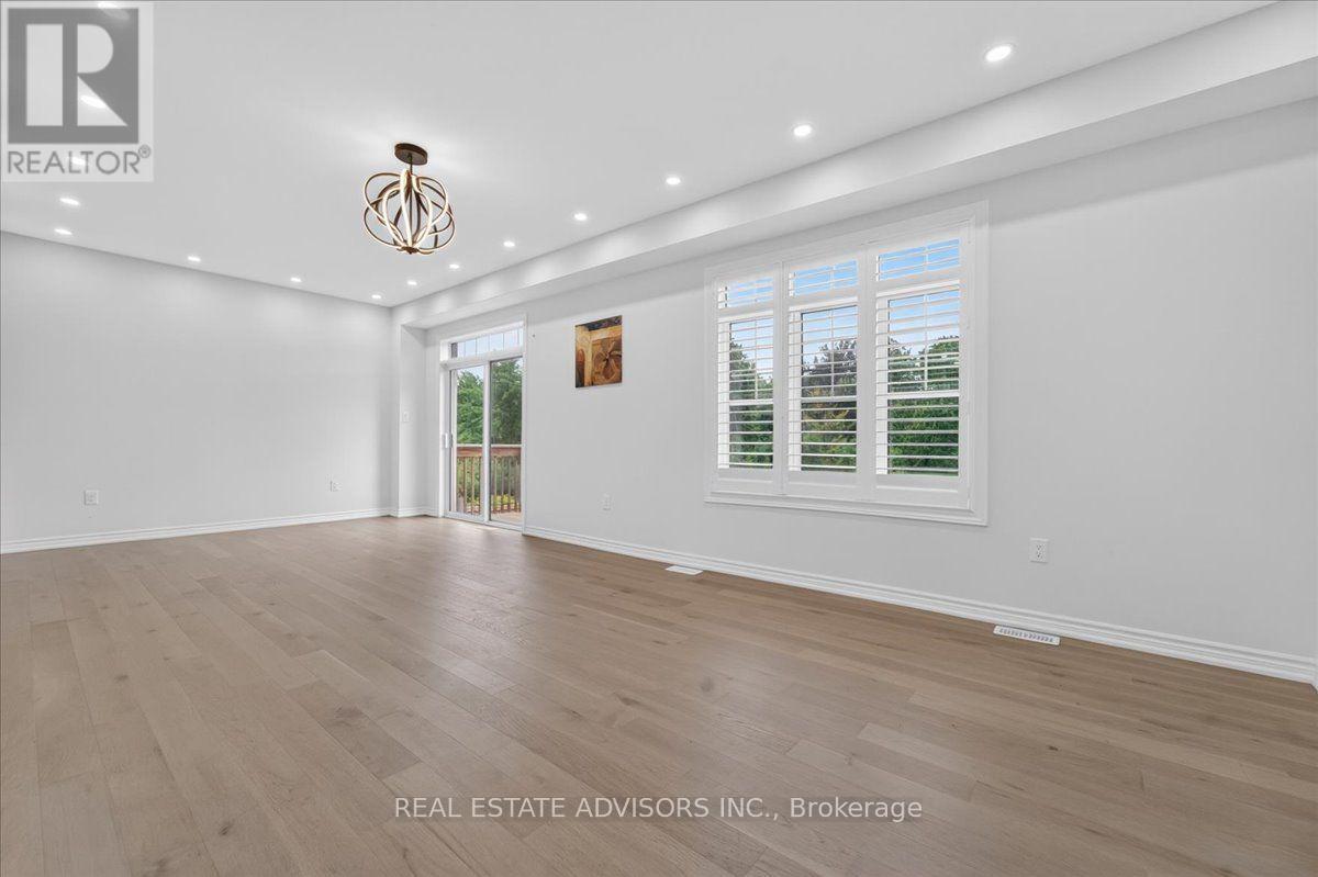 574 QUEEN MARY DRIVE - 24
