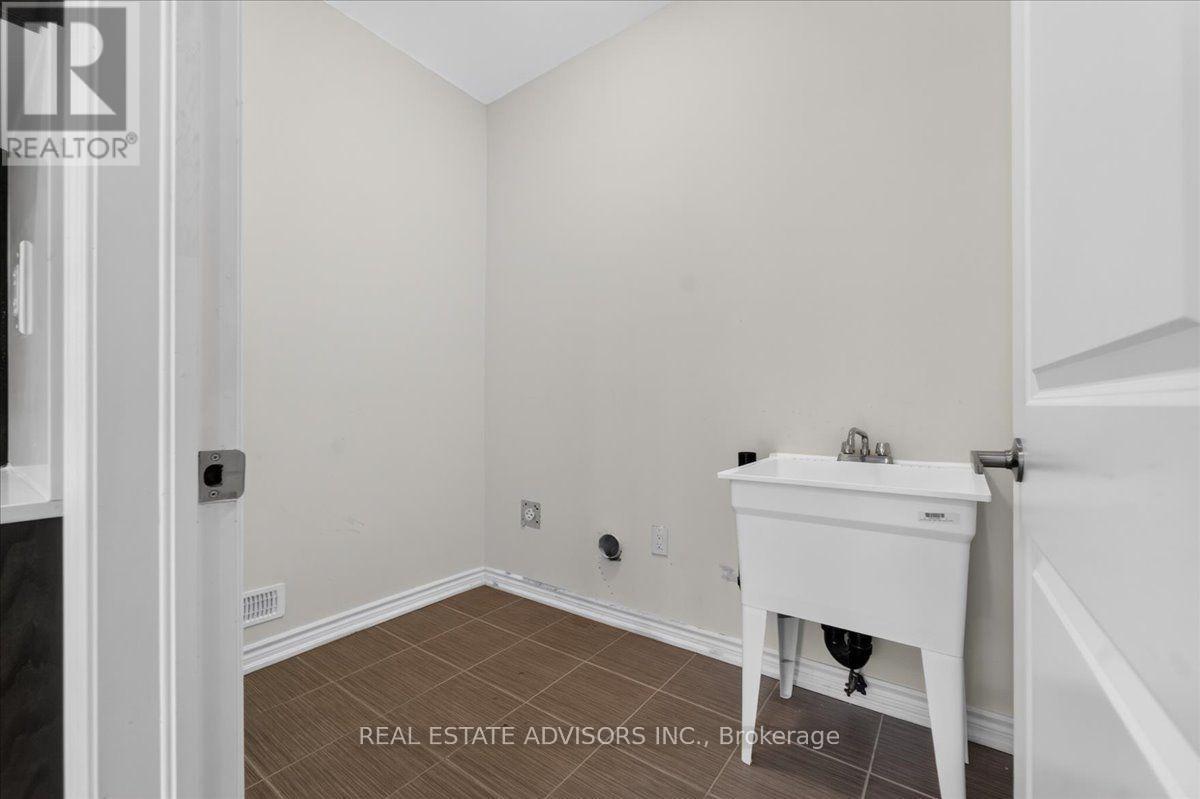 574 QUEEN MARY DRIVE - Image 26