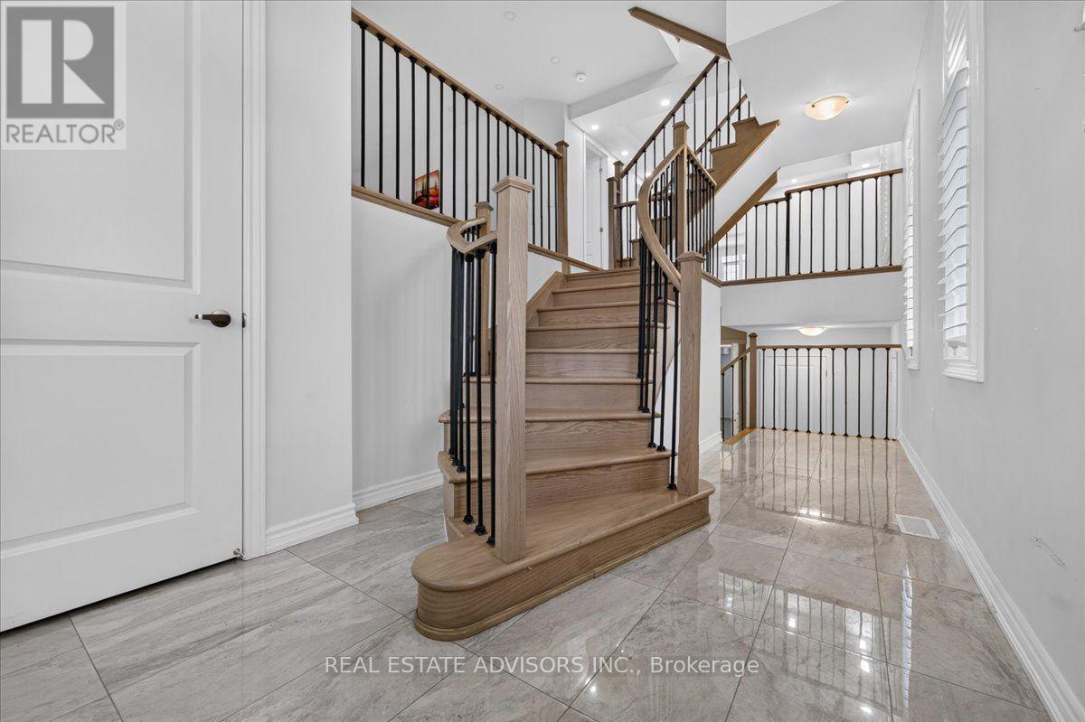 574 QUEEN MARY DRIVE - 28