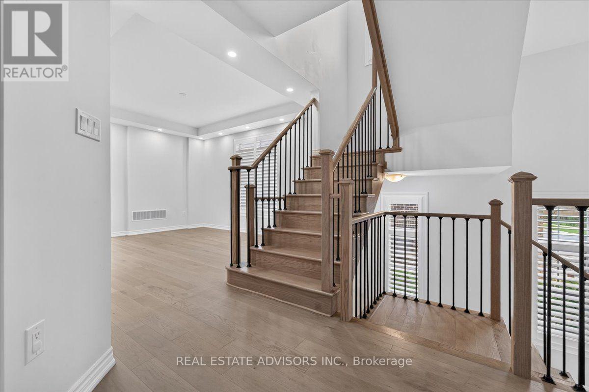 574 QUEEN MARY DRIVE - 29