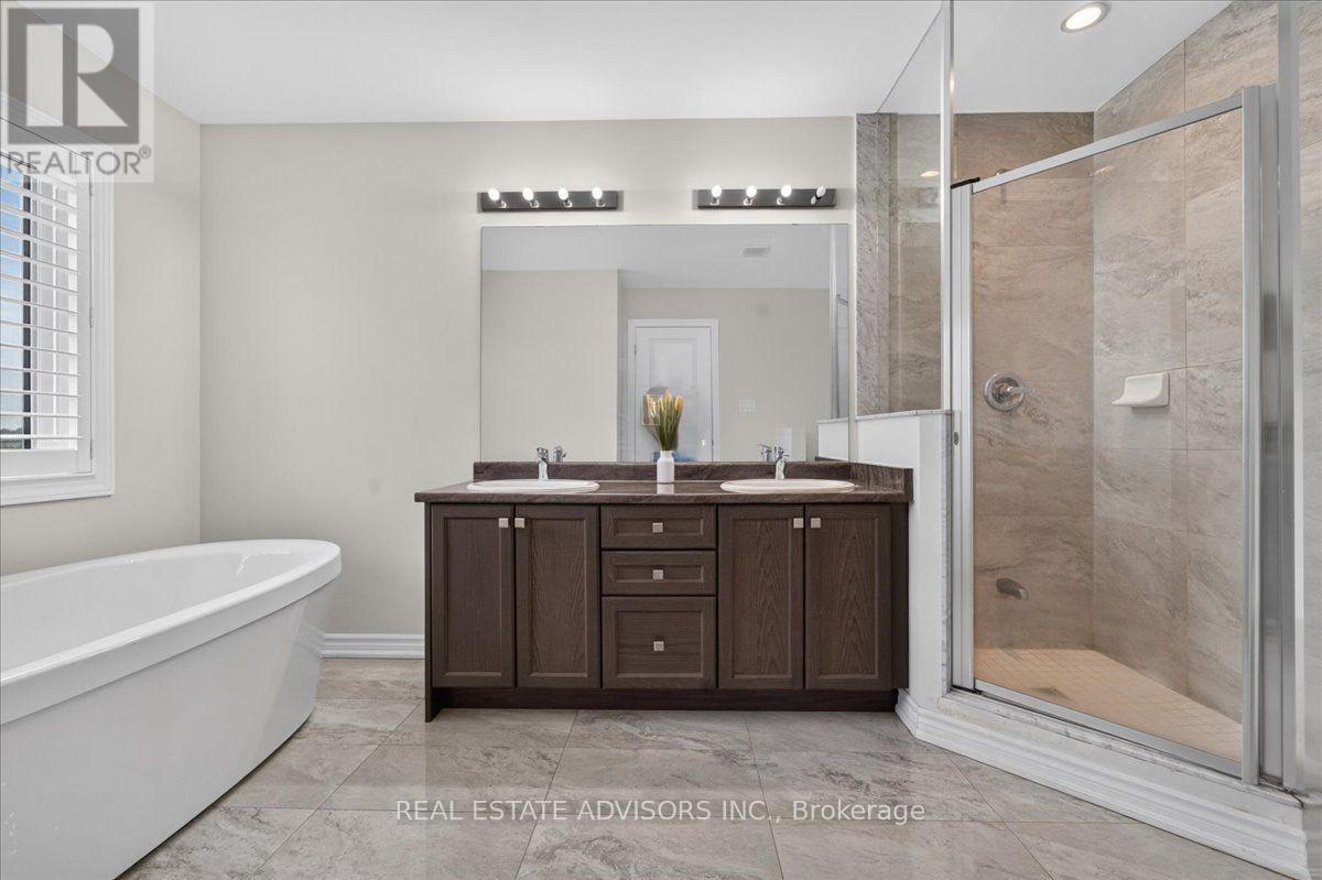 574 QUEEN MARY DRIVE - 33