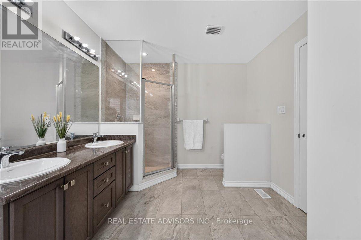 574 QUEEN MARY DRIVE - 35
