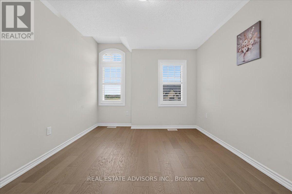 574 QUEEN MARY DRIVE - 38