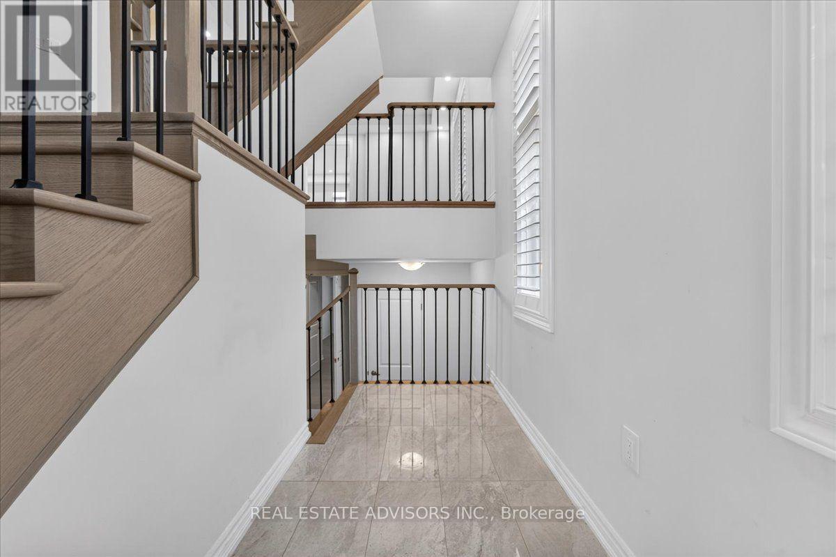 574 QUEEN MARY DRIVE - 41